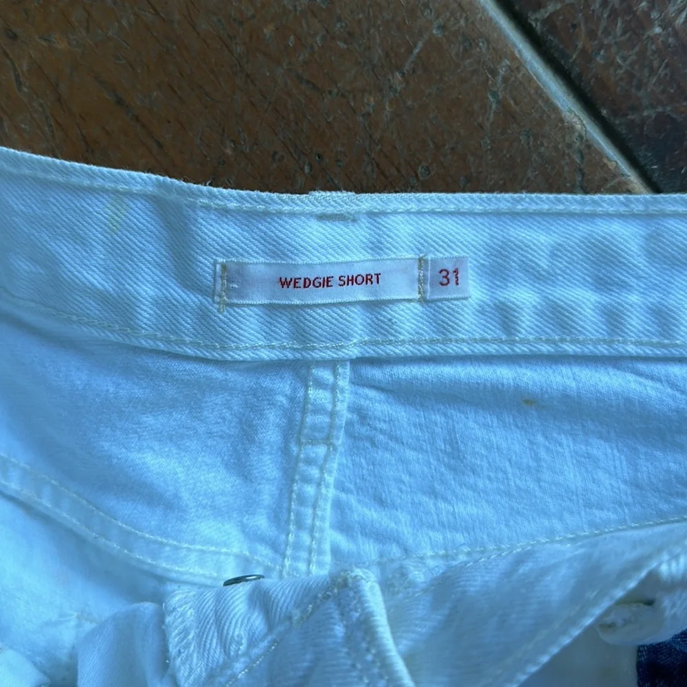 levi Short - Picture 2 of 4